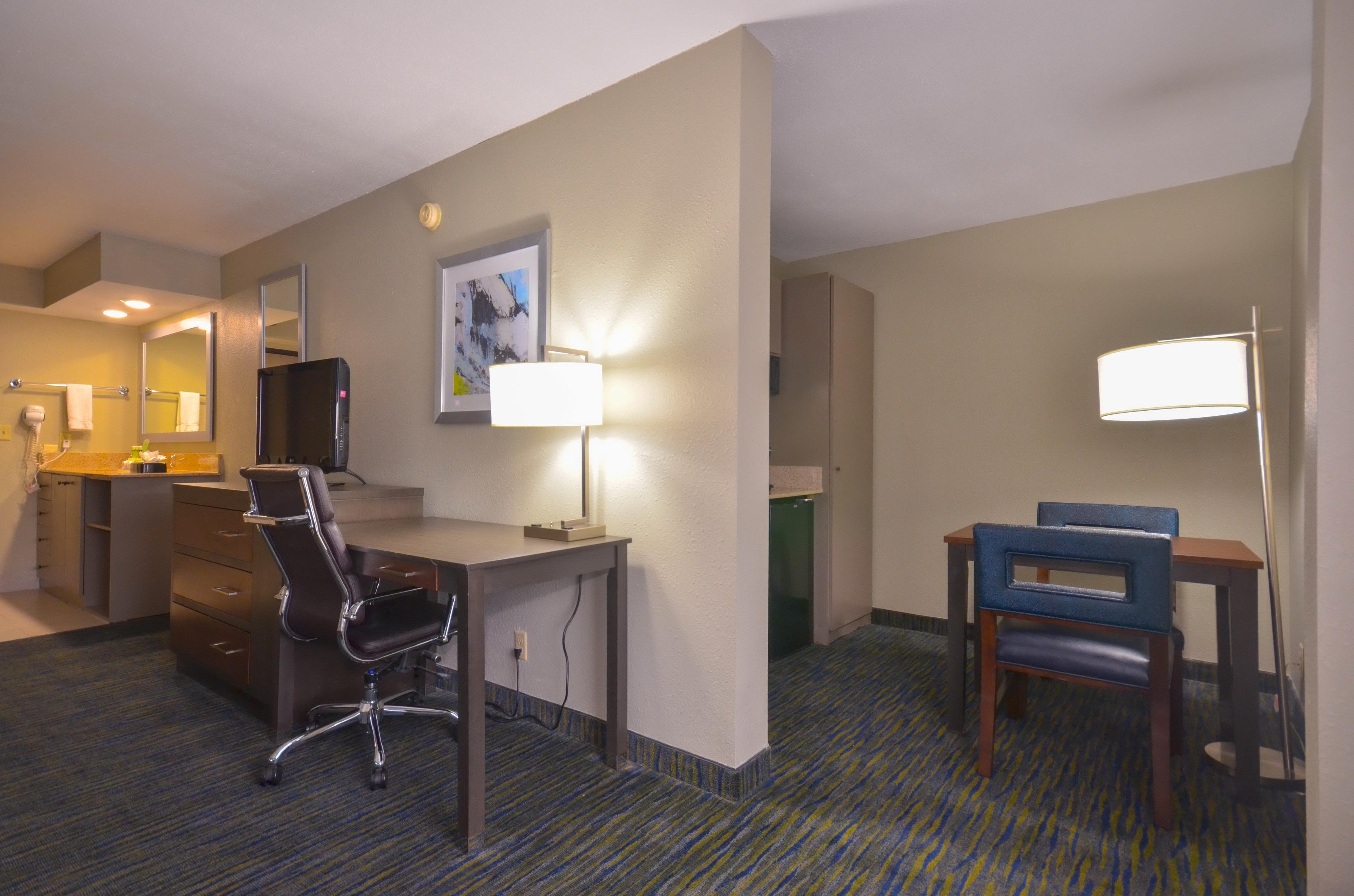 Holiday Inn Express & Suites Fayetteville University Of Arkansas Area By Ihg Exterior photo
